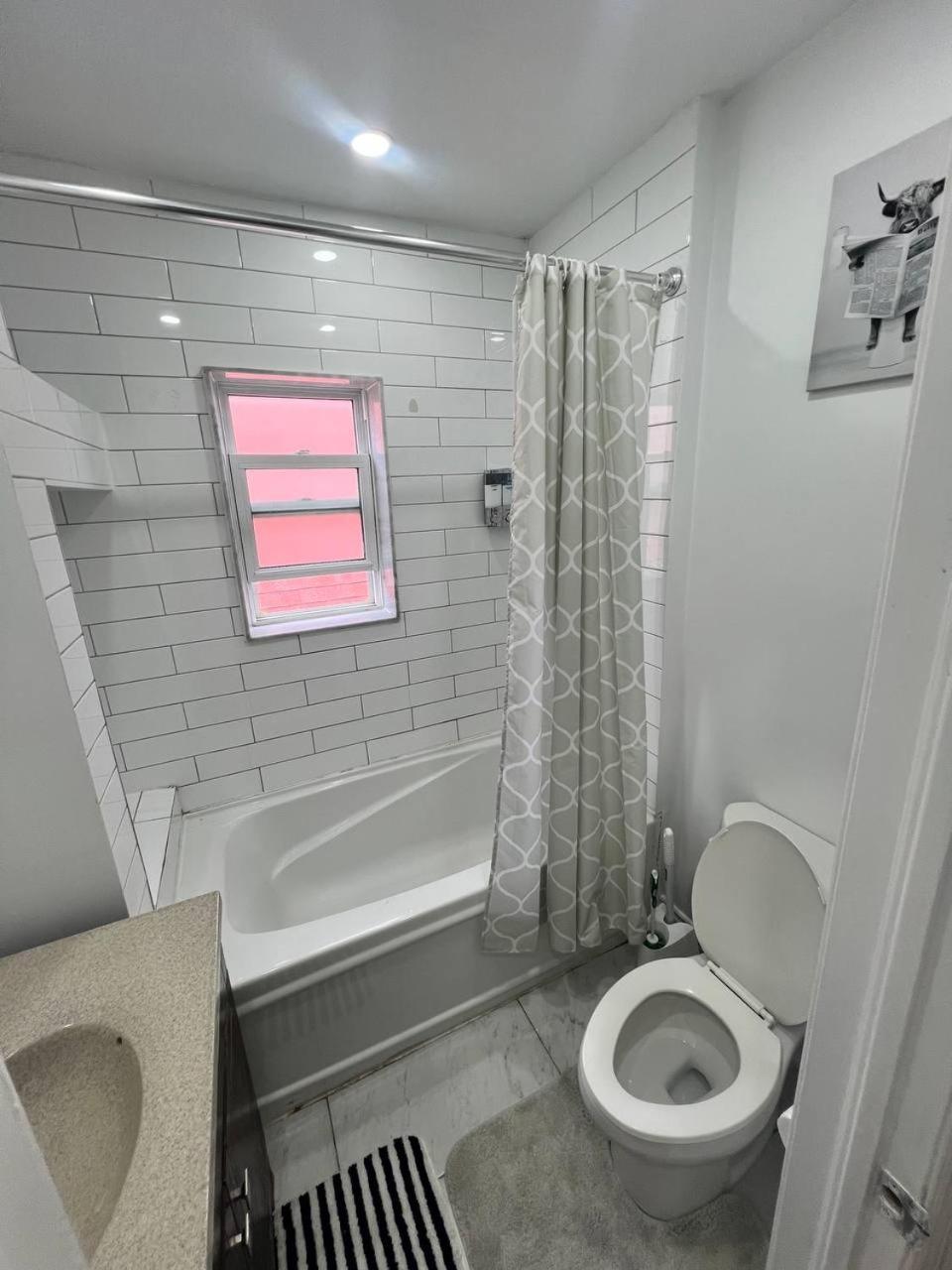 #1 Convvy-Nient Residence! โตรอนโต ภายนอก รูปภาพ